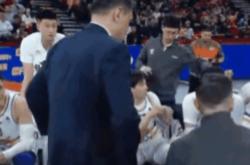 关于切尔西场边指挥情绪激动，哈兰德队员怒摔水瓶的信息