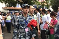 孙兴慜重伤倒地，拜仁全队围拢祈祷，场面感人的简单介绍