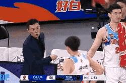 切尔西场边指挥情绪激动，那不勒斯队员怒摔水瓶的简单介绍