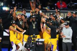 关于NBA巨星在比赛中绽放：湖人队员以惊人速度取得领先的信息