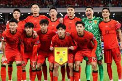 包含中国足球比赛冠军争夺战白热化的词条