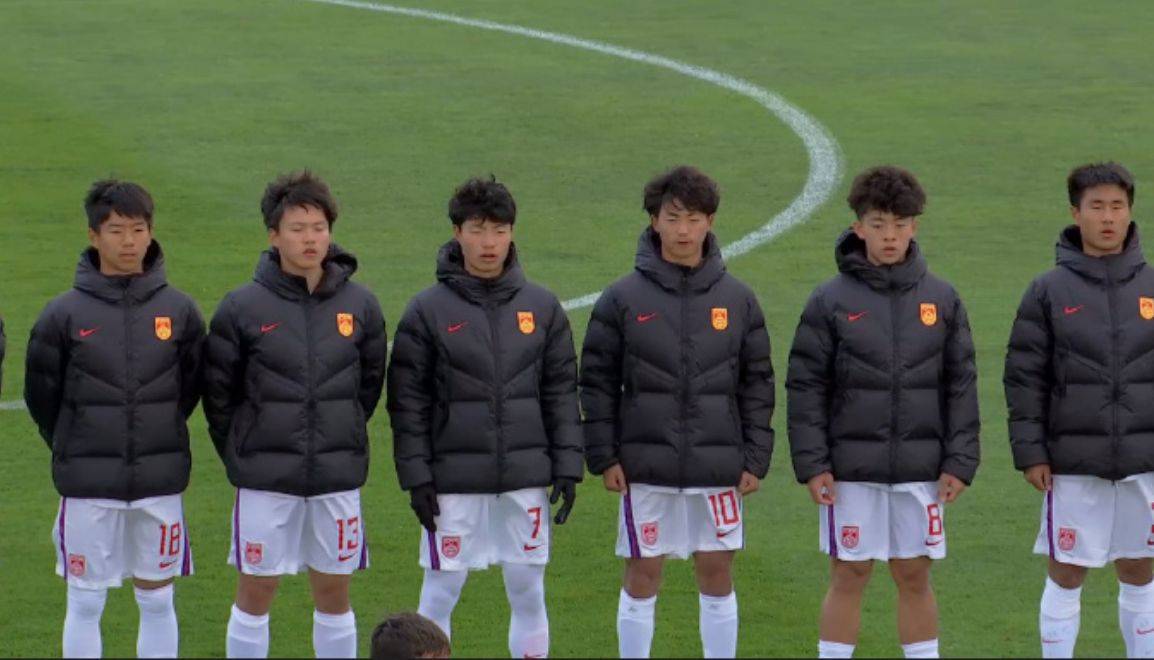 包含喀麦隆队豪取胜利，晋级国际足球赛四强的词条