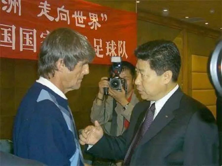 伊拉克球队逆袭成功，不负众望晋级