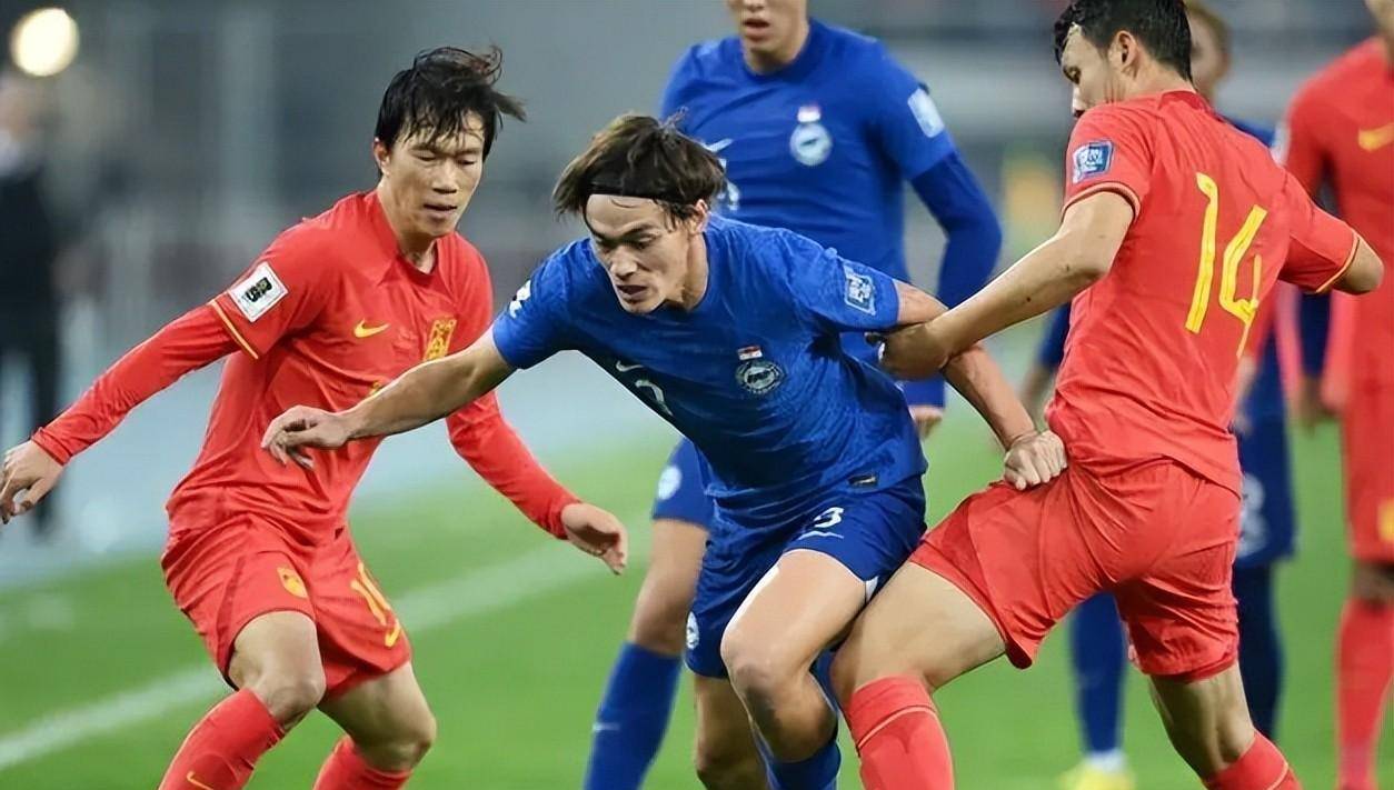 国内足球盛事上演，球迷情绪高涨