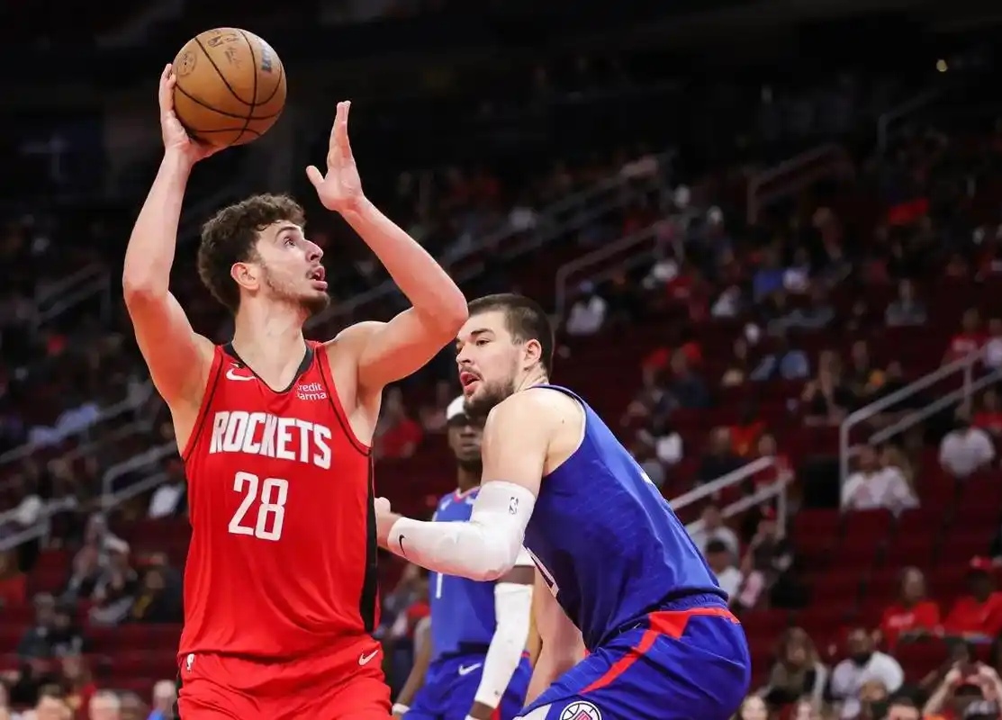包含NBA常规赛：布朗克斯国王队大胜小牛队的词条